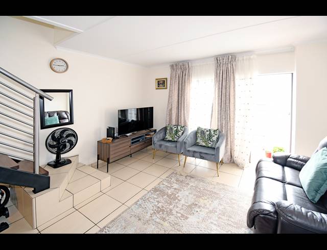 3 BEDROOM APARTMENT FOR SALE IN SUNNINGHILL